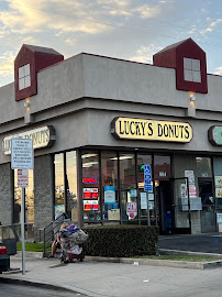 Lucky’s Donuts